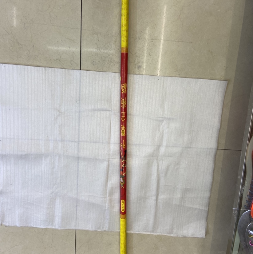 齐天大圣孙悟空金箍棒，深受小孩子喜欢，公园散步小孩必备发光玩具