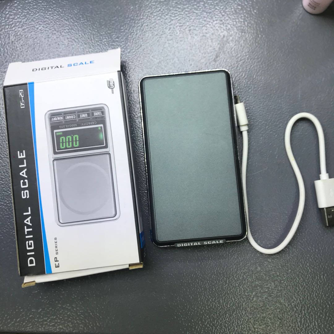 电子珠宝秤带USB，一箱装100个，单个彩盒包装、用途：称黄金 称珠宝 称各种贵族产品15116图