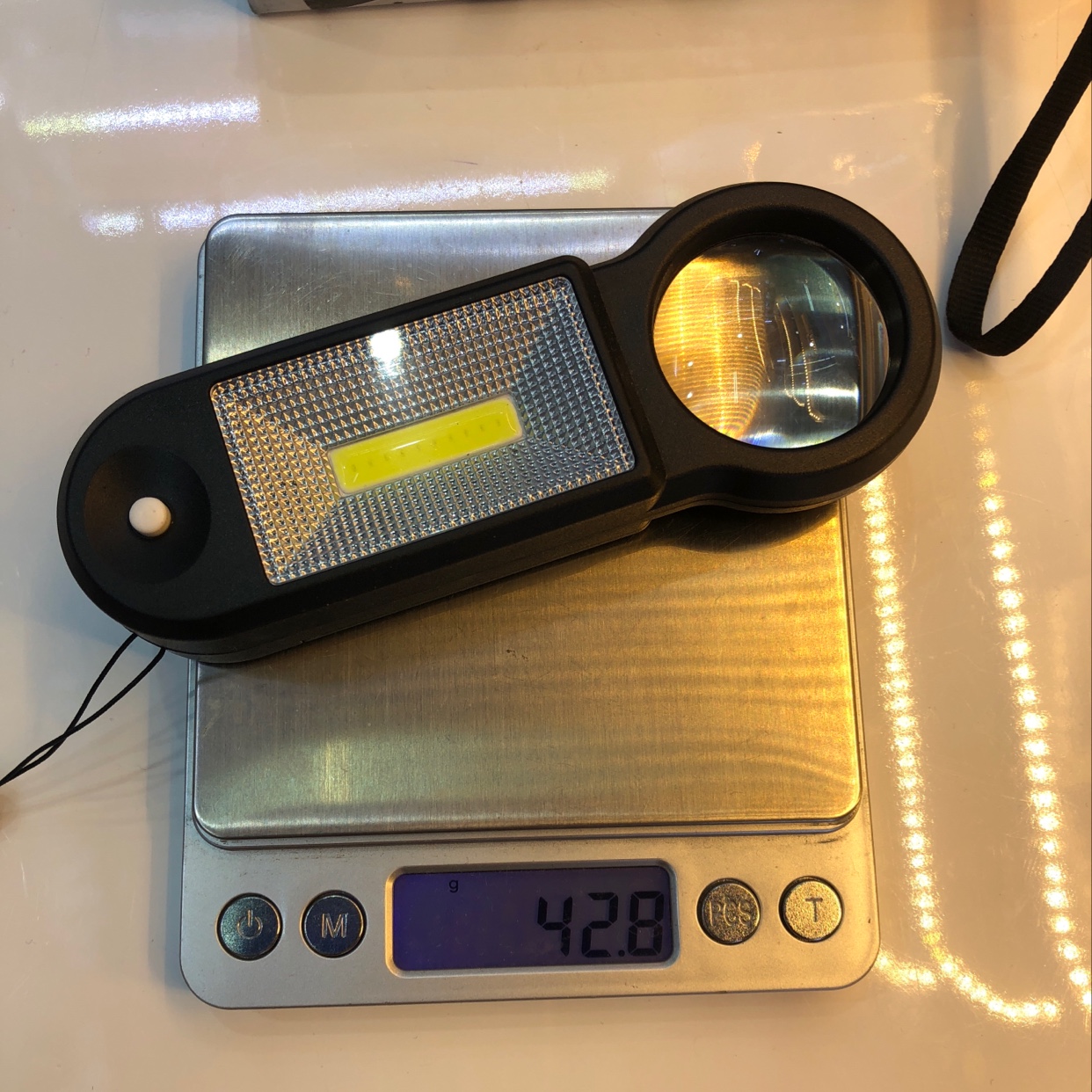 Flashlight 32 Magnifying glass 🔍