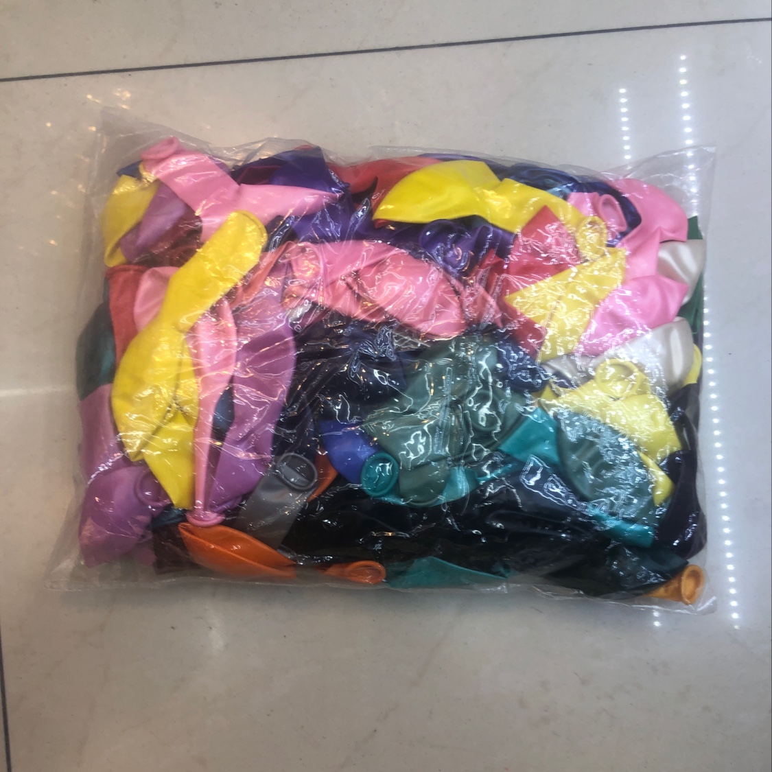 2.8-gram pearlescent balloons, 10 inches, 200 packs per piece