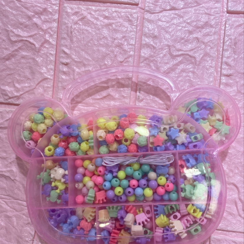 Children's solid-color beads strung together details Picture