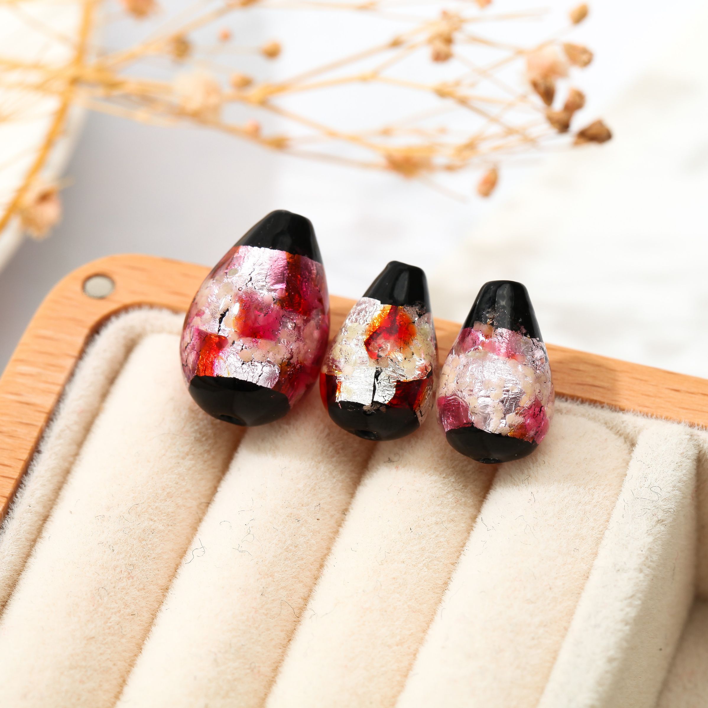 Customized DIY scattered bead jewelry accessories from the manufacturer of ancient Japanese-style colored foil night glow dotted water drop glass beads Specification image