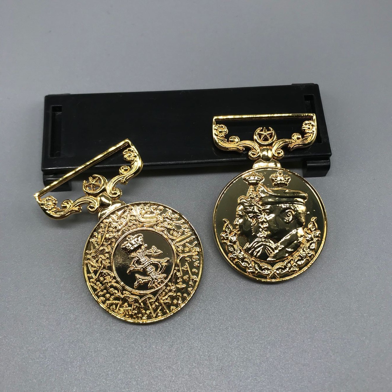 Factory direct sales of alloy badges, badges, brooches, pins, butterfly buckles, brooches, badges, MEDALS and plaques, handicrafts detail image 6