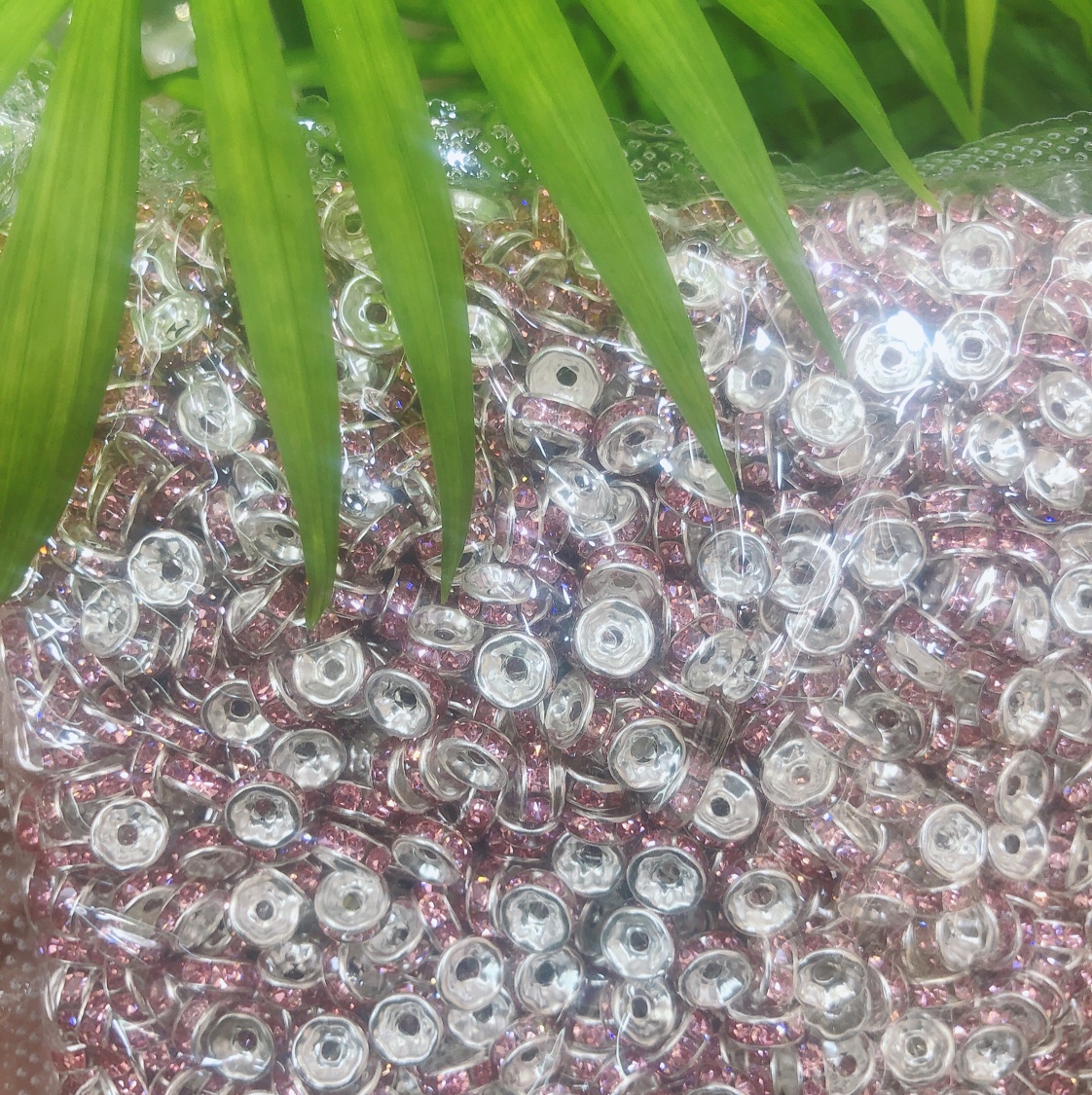 8mm straight edge diamond ring: Common colors: bright red, black, AB, light green, lake blue, royal blue, crystal yellow, tea color, seven-color, lemon yellow. Special colors: Champagne, light pink, rose red in stock