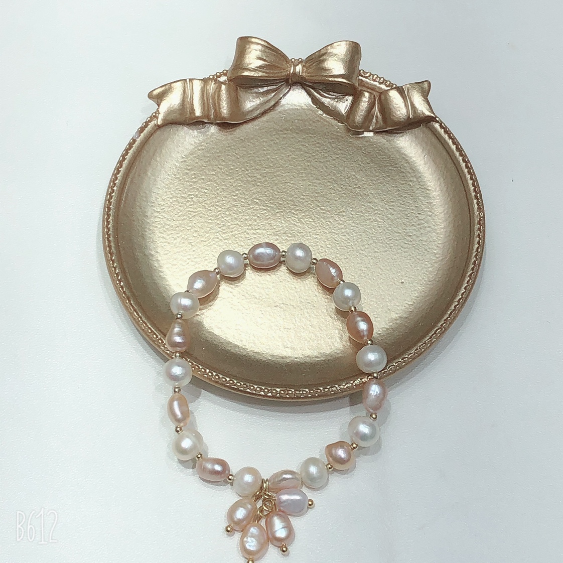 Light purple and white pearl bracelets. The most fashionable and popular style undefined