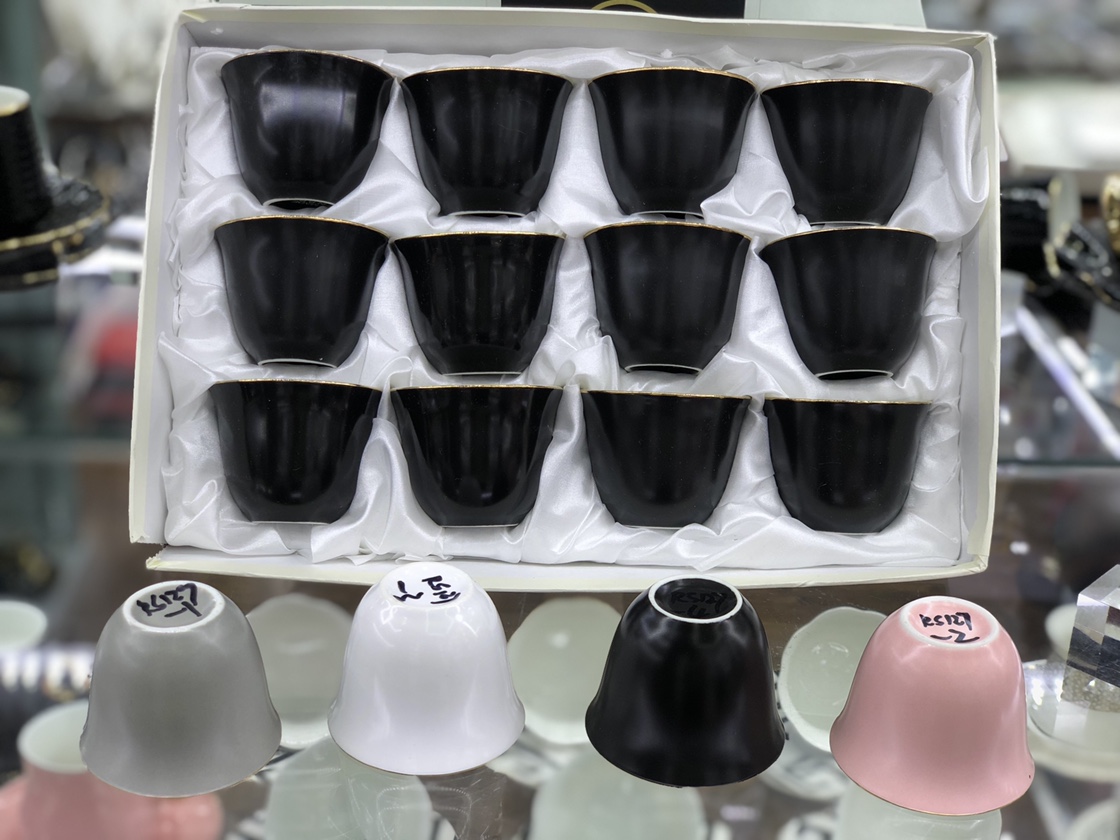 A set of 12 simple and plain Arabian coffee cups in 4 colors, including a set of exquisite ceramic coffee cups