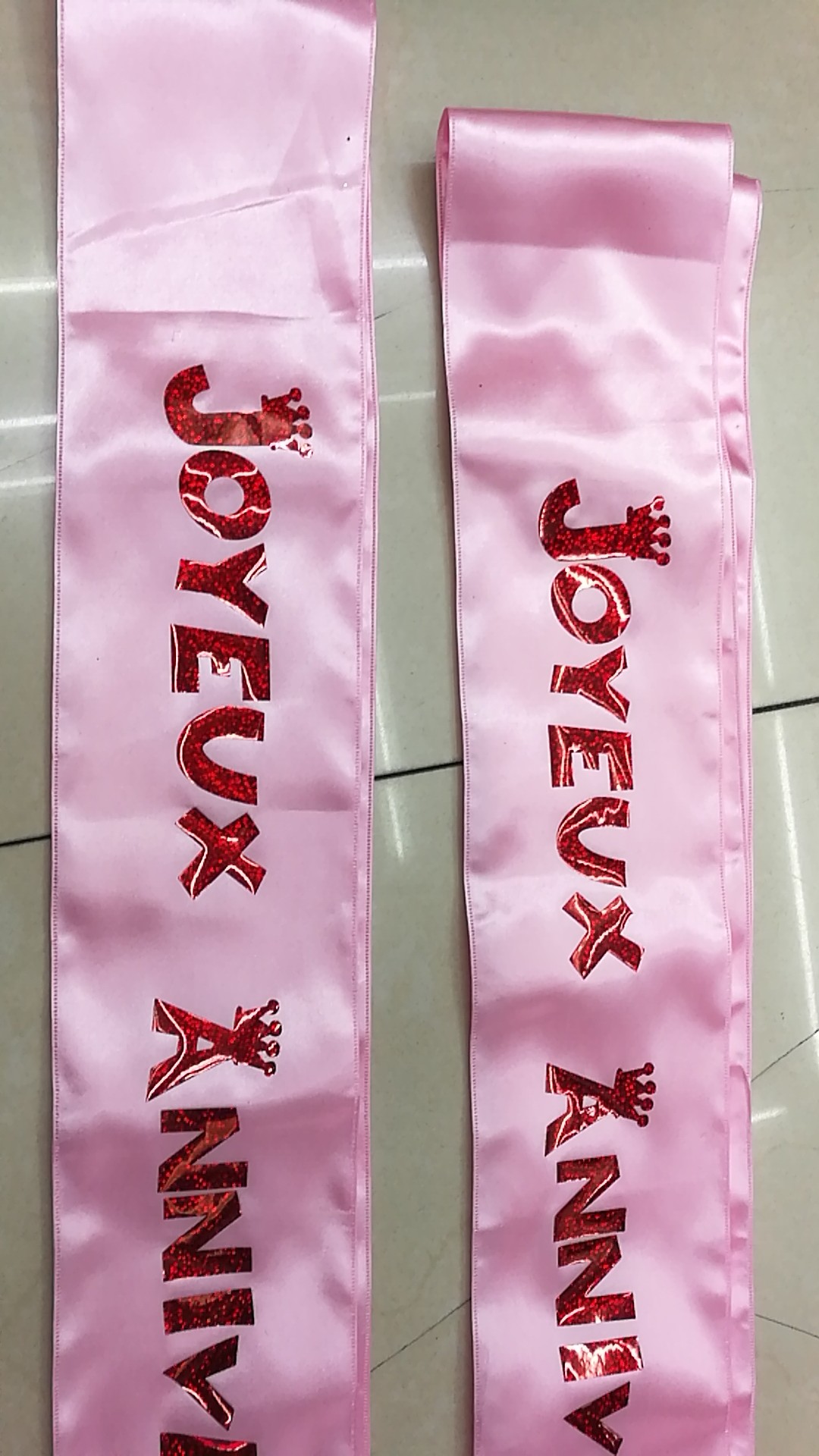 Specializing in the production of gold and silver embossed shoulder straps, etiquette straps, LOGO design, festival balls, parties, Bride parties, bachelor parties, makeup balls, and Bride undefined