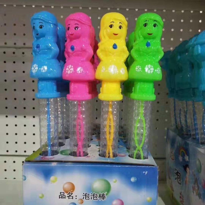 The 38CM cartoon version bubble sticks and the seven-color five-hole bubble sticks are selling well at the street stall Application Scenario