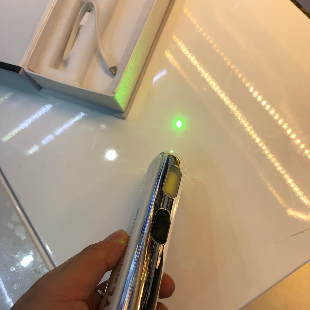 Green flashlight Application Scenario