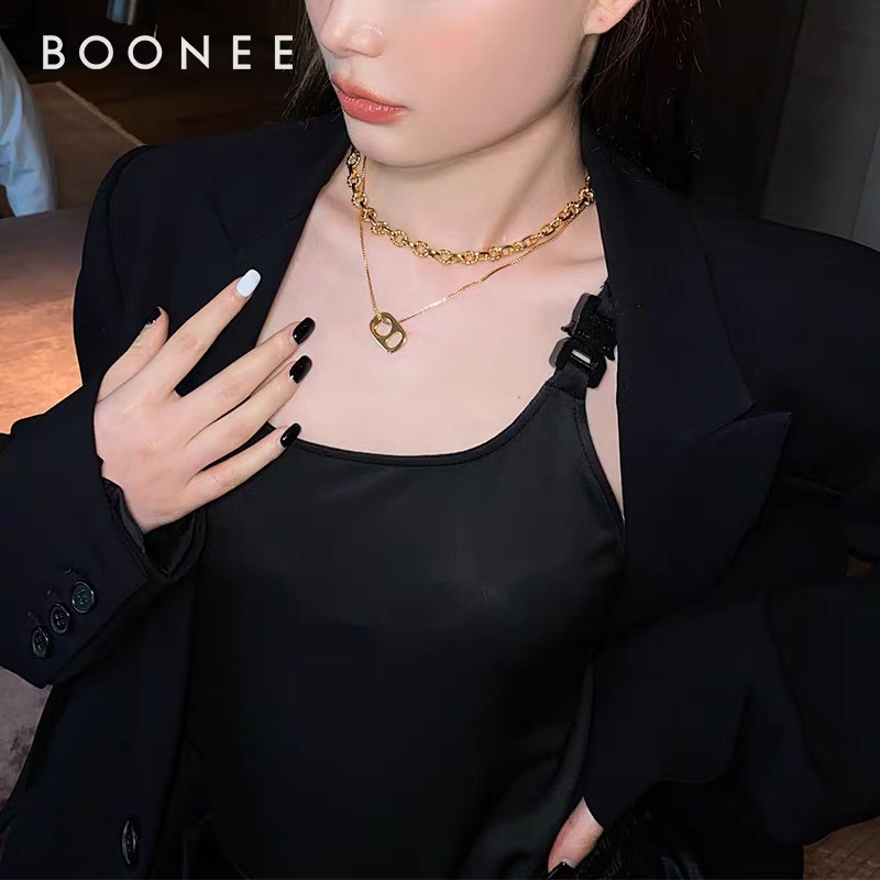 Fashionable and versatile chain OT buckle short necklace, unique and ins style simple collarbone chain accessory for women's trendsetter Application Scenario
