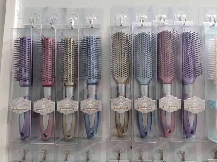 A variety of different massage combs and curling wooden combs Application Scenario