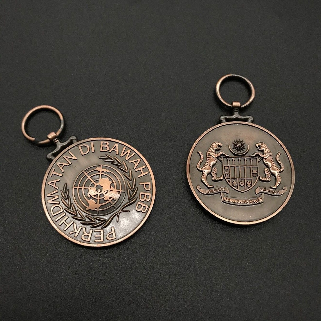 Factory direct sales of alloy baked paint badges, badges, brooches, butterfly buckles, brooches, badges, MEDALS and handicrafts details Picture