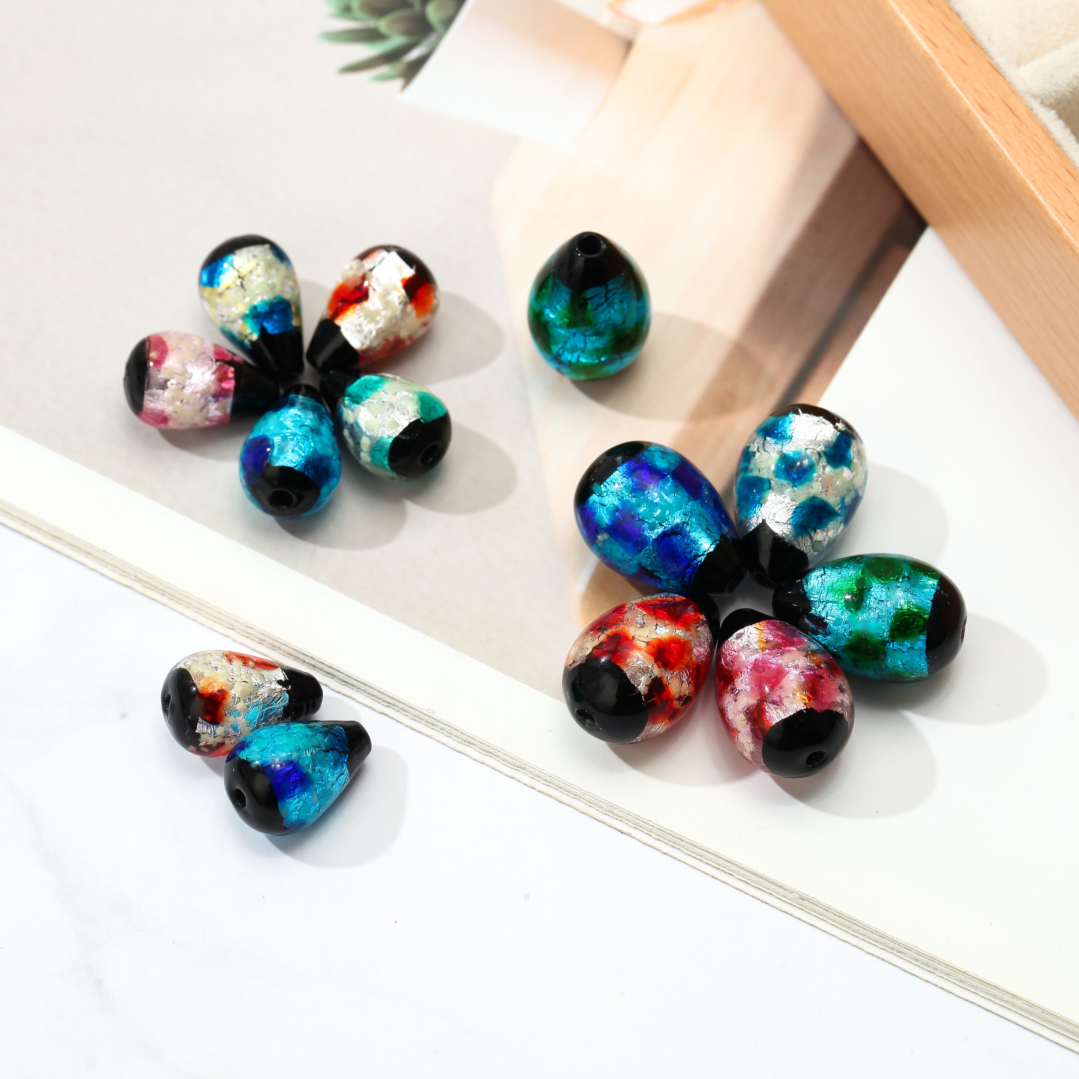 Customized DIY scattered bead jewelry accessories from the manufacturer of ancient Japanese-style colored foil night glow dotted water drop glass beads detail image 2