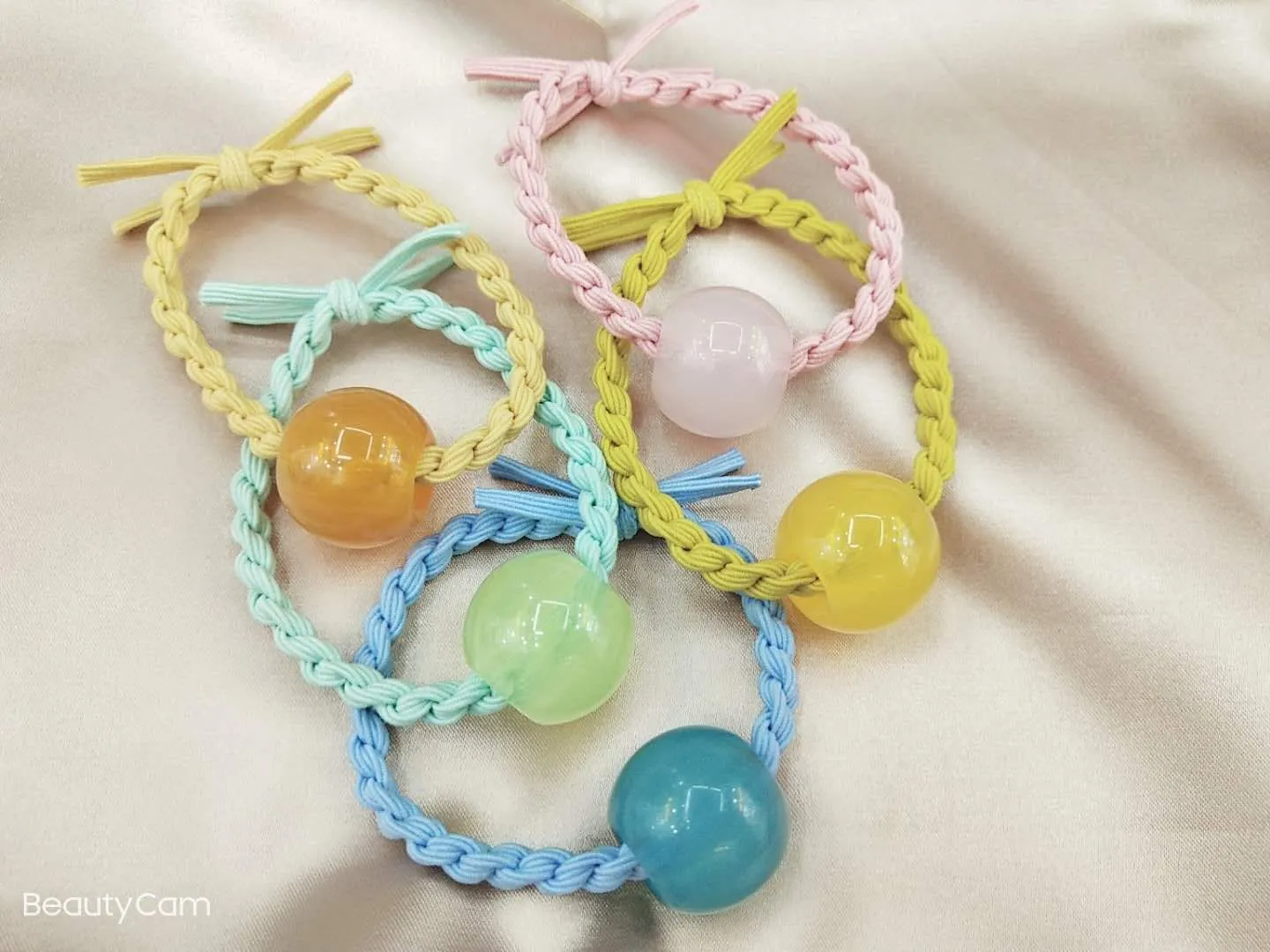 Twist the thread and tie the round bead rubber band detail image 1