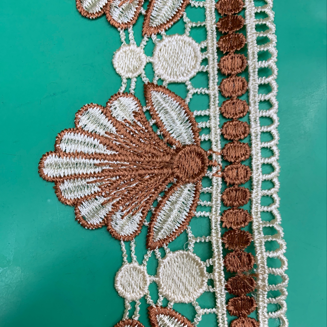 a1012_165 Polyester beige with coffee color, height 8cm. The price can be negotiated