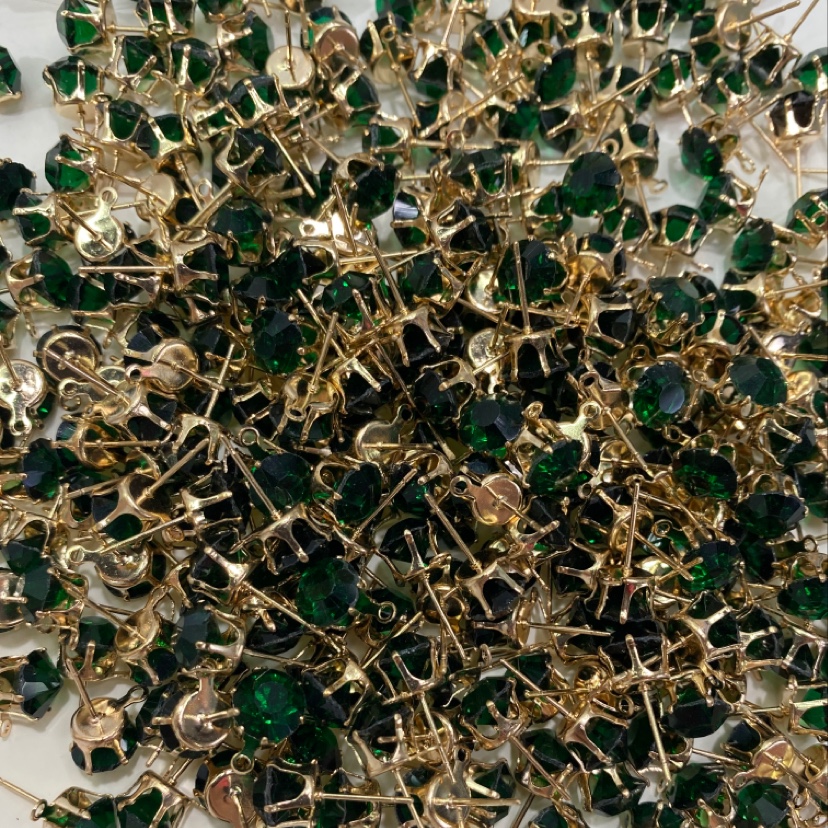 8.0 Needle-hanging emerald