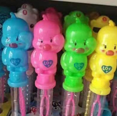 The 38CM cartoon version bubble sticks and the seven-color five-hole bubble sticks are selling well at the street stall Specification image
