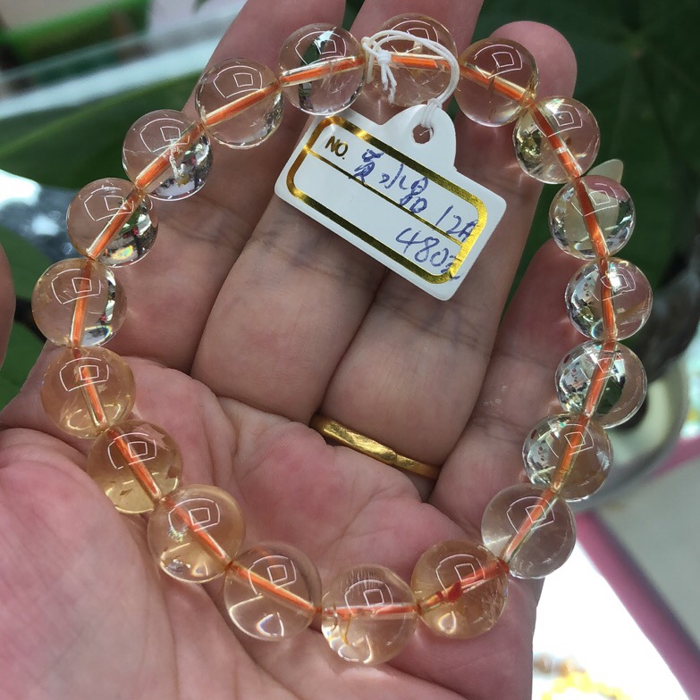 A light luxury and high-end European and American retro layered simple natural crystal bracelet with yellow crystal