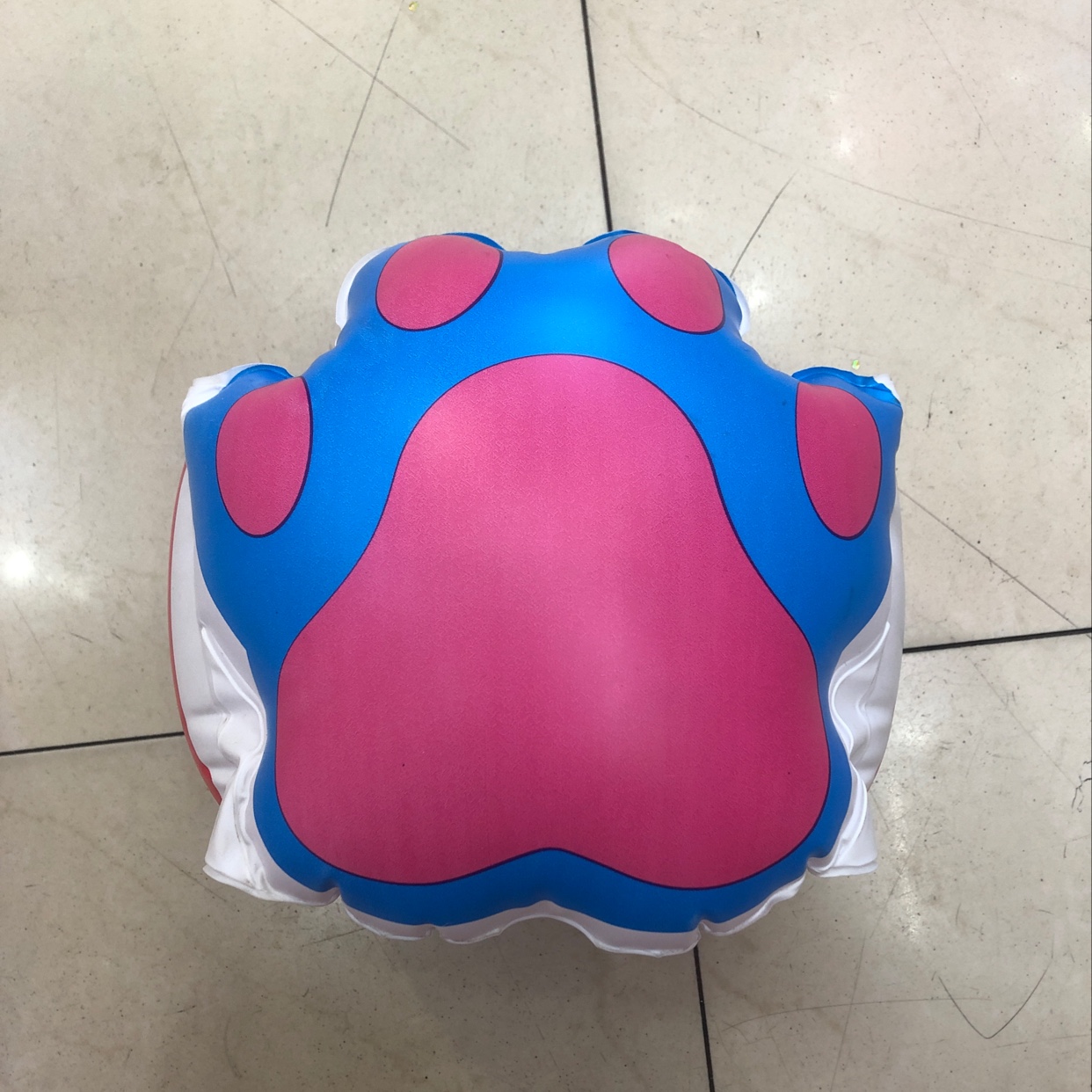Inflatable Pvc Swimming Ring Bear Paw Palm Sleeve Arm Floating Sleeve Application Scenario