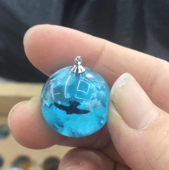 跨境 热卖款 蓝天白云 月亮 小鸟 夜光项链 配件白底实物图