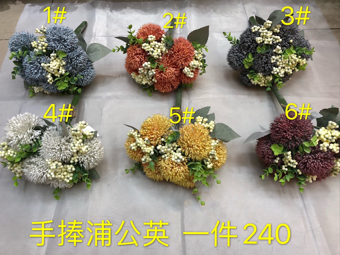 Holding a putian dandelion in hand