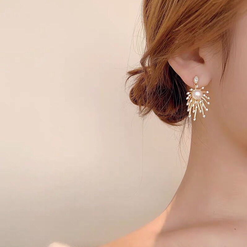 Exquisite celebrity earrings 2020 new Korean temperament web celebrity eardrop senior sense pearl sterling silver earrings female earrings thumbnail