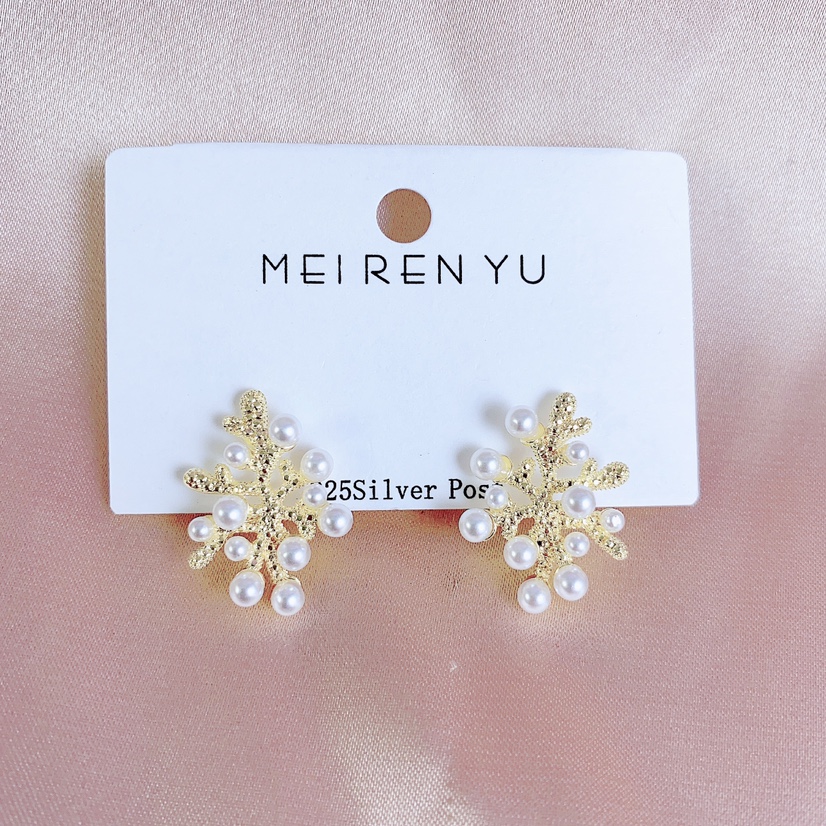 Pearl earrings thumbnail
