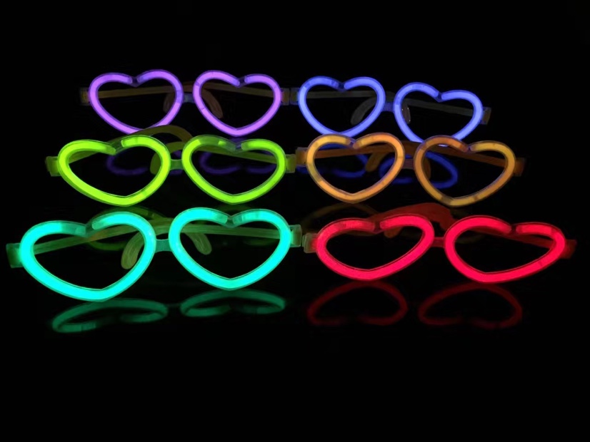 Heart-shaped luminous glasses thumbnail