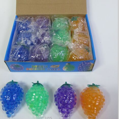Leinqi hot selling vent ball water ball simulation grape TPR soft plastic booth supply pressure relief toys thumbnail