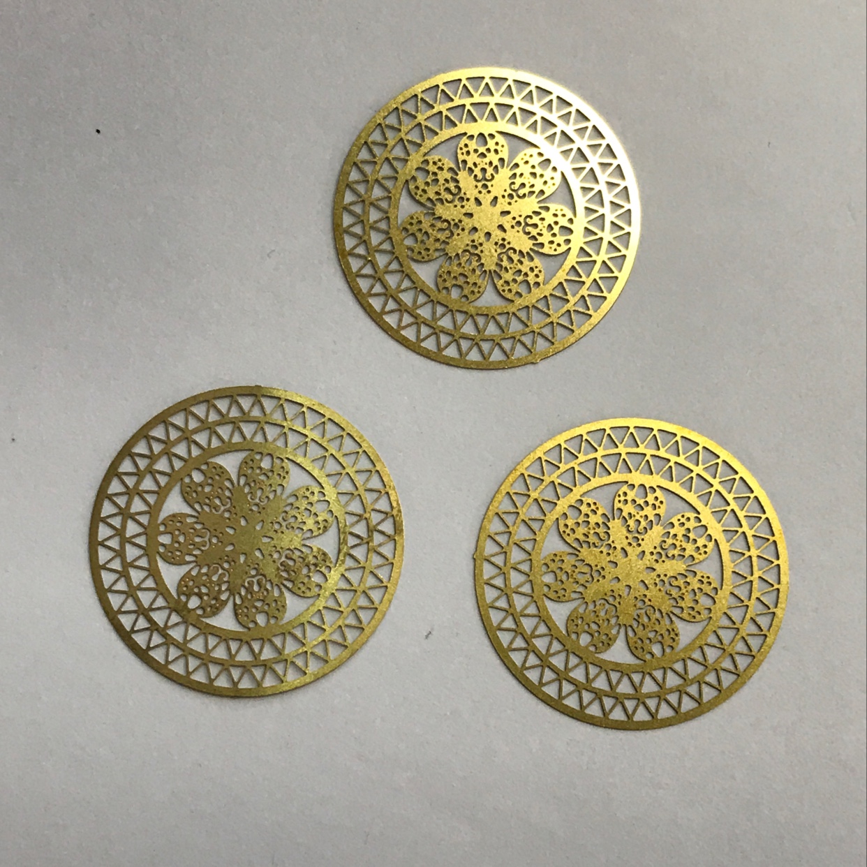 飞特电脑片E3-8713 环保腐蚀片黄铜片 3cm圆形花片 饰品配件，耳环手链项链吊坠耳饰
