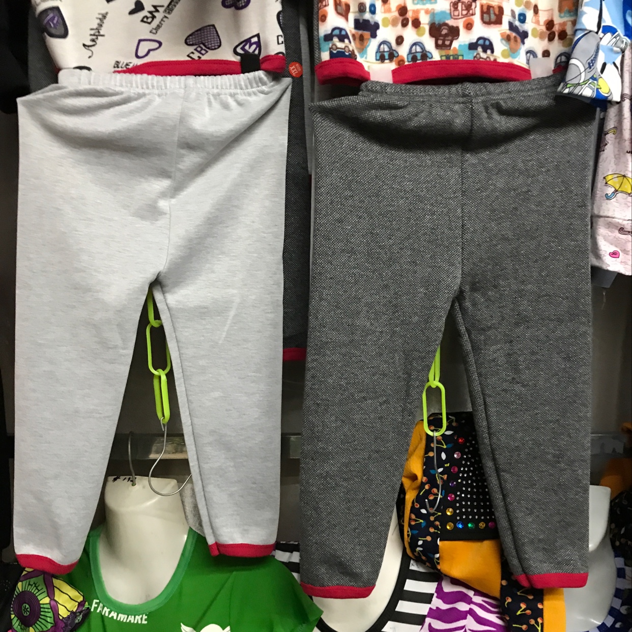 A thick and warm two-piece set of long-sleeved printed thermal underwear for boys Item Picture