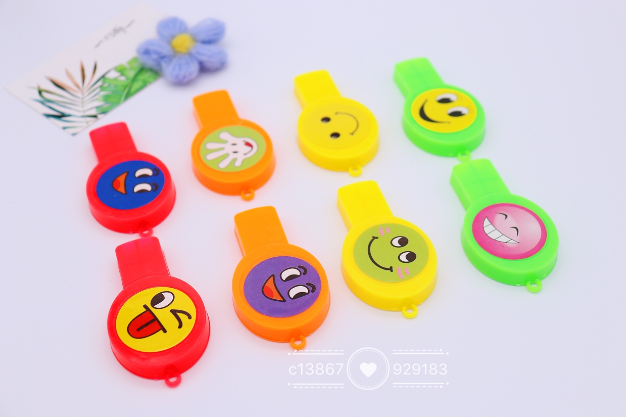 Smiling face Flat whistle children's plastic toy gift, Gashapon party toy Specification image