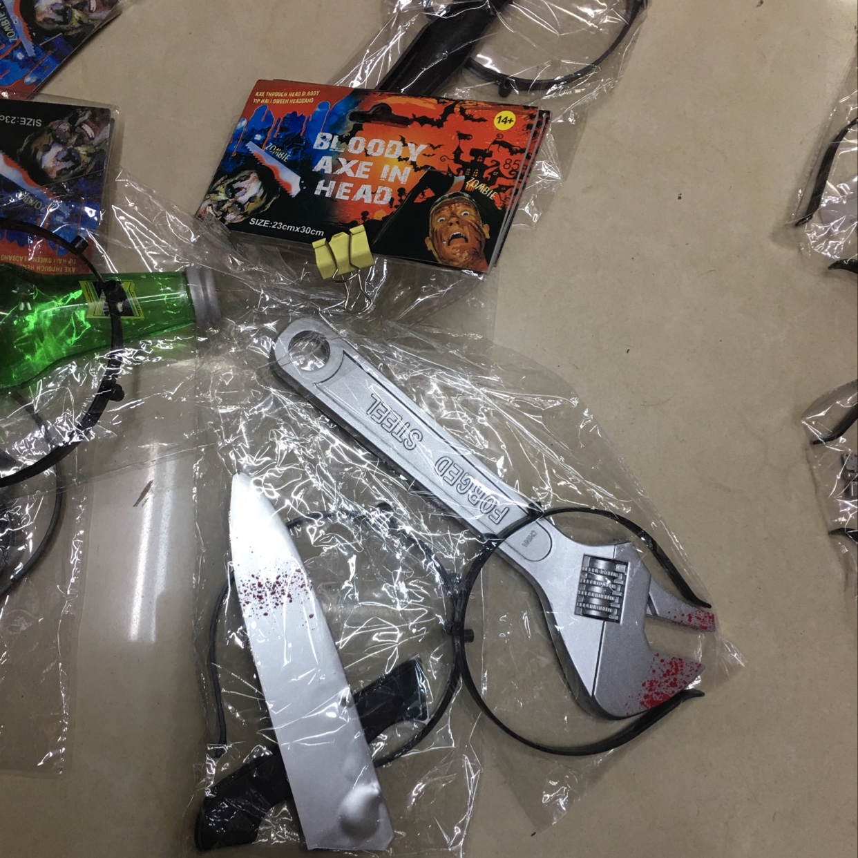 万圣节头扣鬼节仿真剪刀头箍产品图