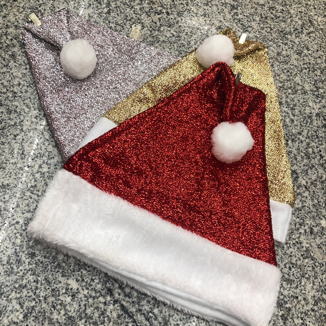 The latest Christmas hat from Fahrenheit Christmas features a fringed comb dog with glass fiber details Picture
