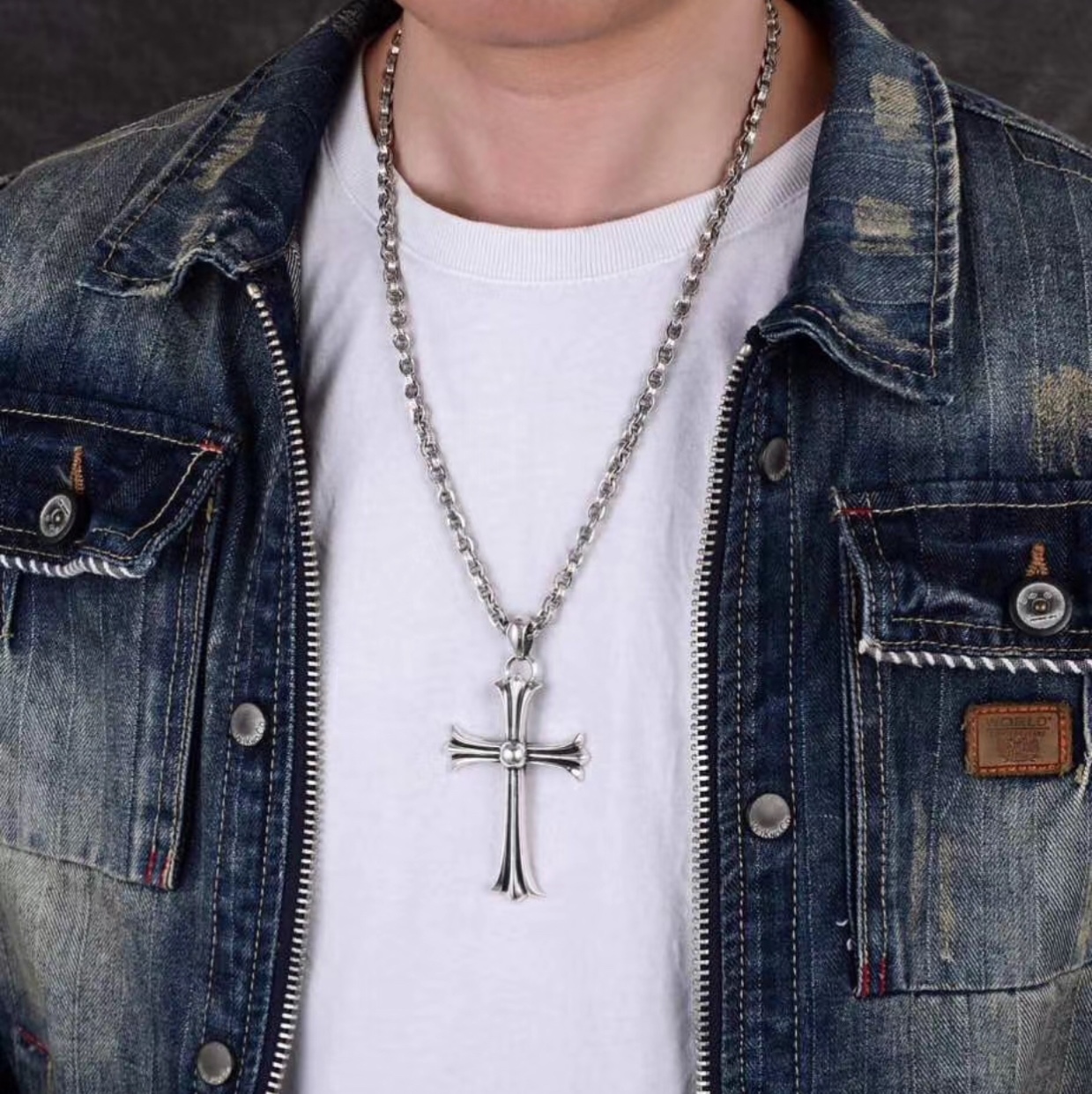 Impervious steel cross necklace men's cool picture case can be customized according to customer needs