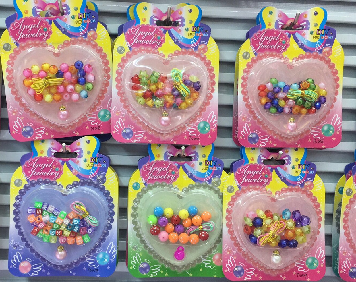 Love suction card string beads thumbnail