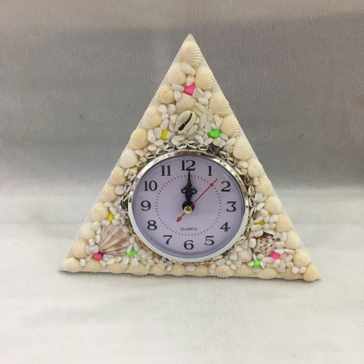 The natural shell clock has a seaside tourist souvenir thumbnail