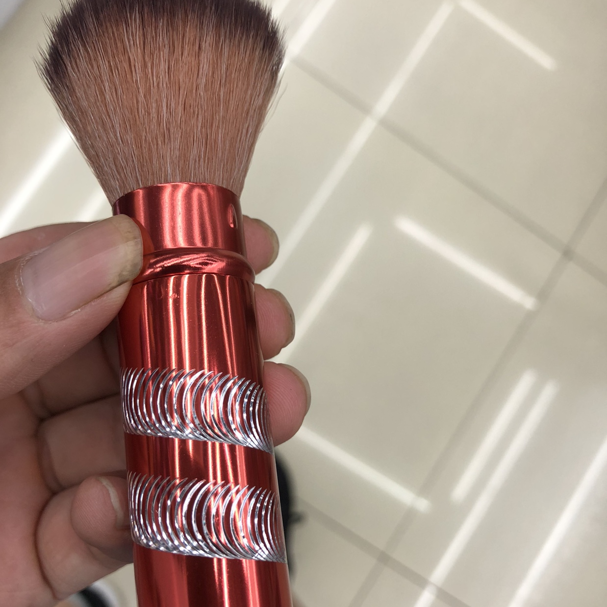 The paint can be extended and retracted, which is convenient details Picture