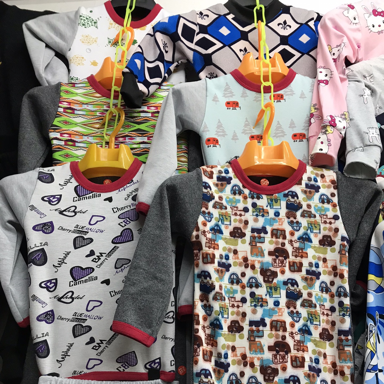 A thick and warm two-piece set of long-sleeved printed thermal underwear for boys Application Scenario