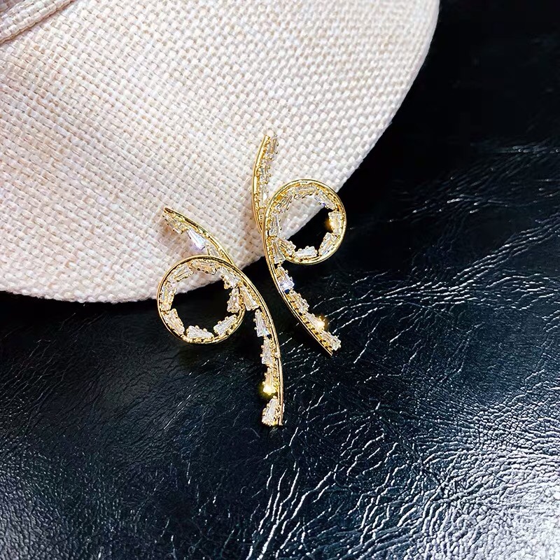 Earrings 2020 new trend earrings Korean temperament web celebrity fashion irregular shape special earrings electroplating real gold manufacturers direct thumbnail