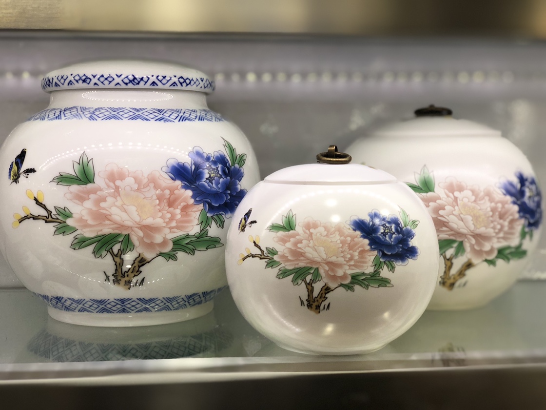 Kun Kun Ceramic Small Ceramic Tea Can, retro and elegant, gold-painted hand-painted sealed with lid, household storage can, multi-purpose, hand-painted Pu 'er black tea Box 043 Specification image