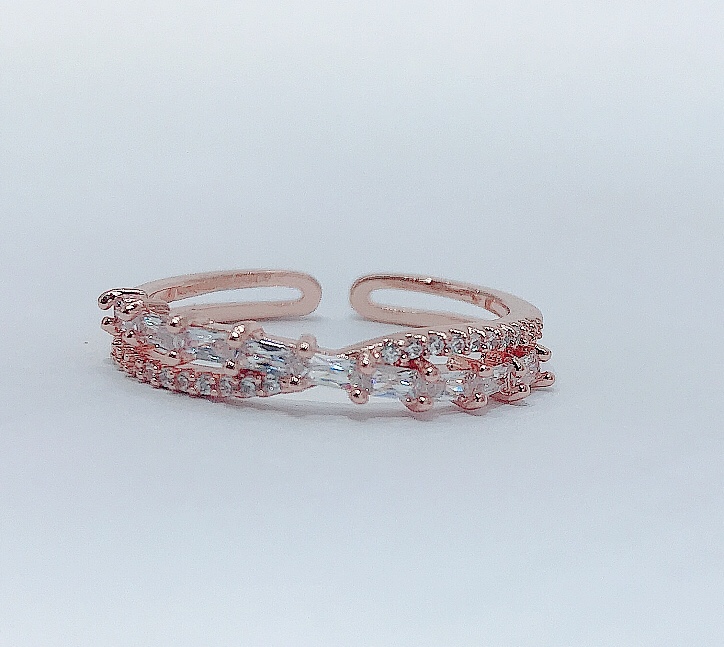 Fashionable cross-set diamond joint ring, a trendy and unique women's ring, a niche and super fairy-like girl's ring