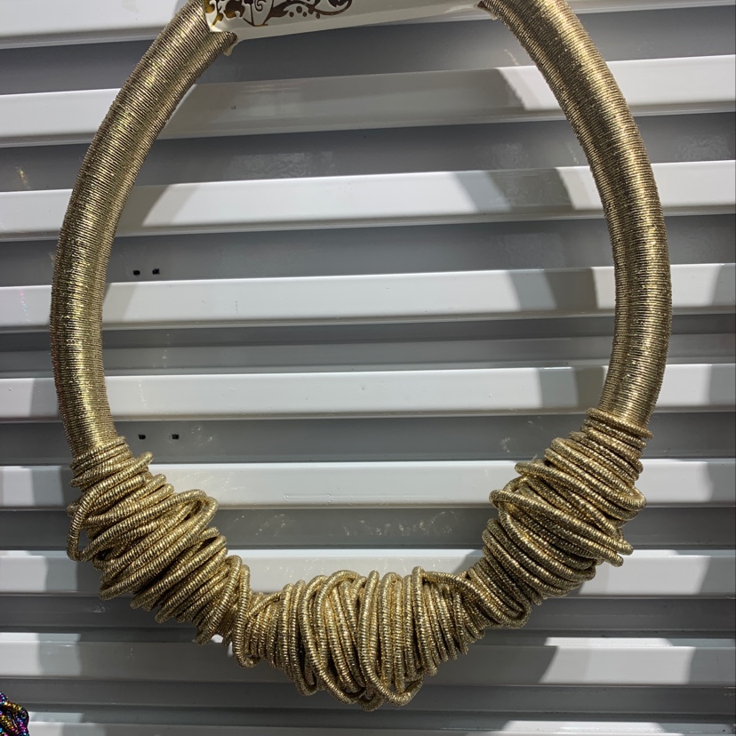 European and American necklace in gold