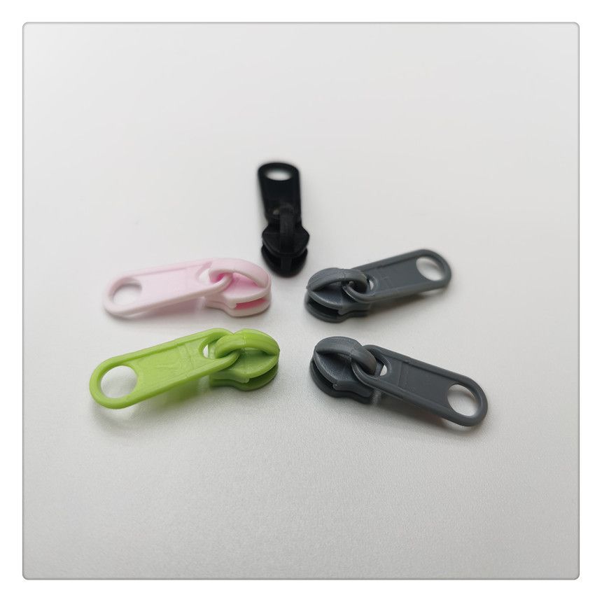 Shun Xin zipper No. 3 no. 5 plastic zipper head various styles in stock thumbnail
