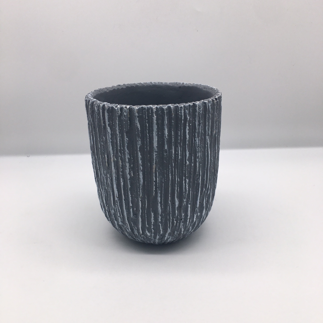 字母水泥花盆北欧风格简约款产品图