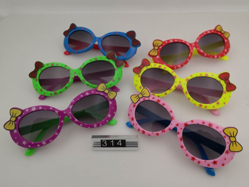 The new children's glasses feature cute cartoon patterns Specification image