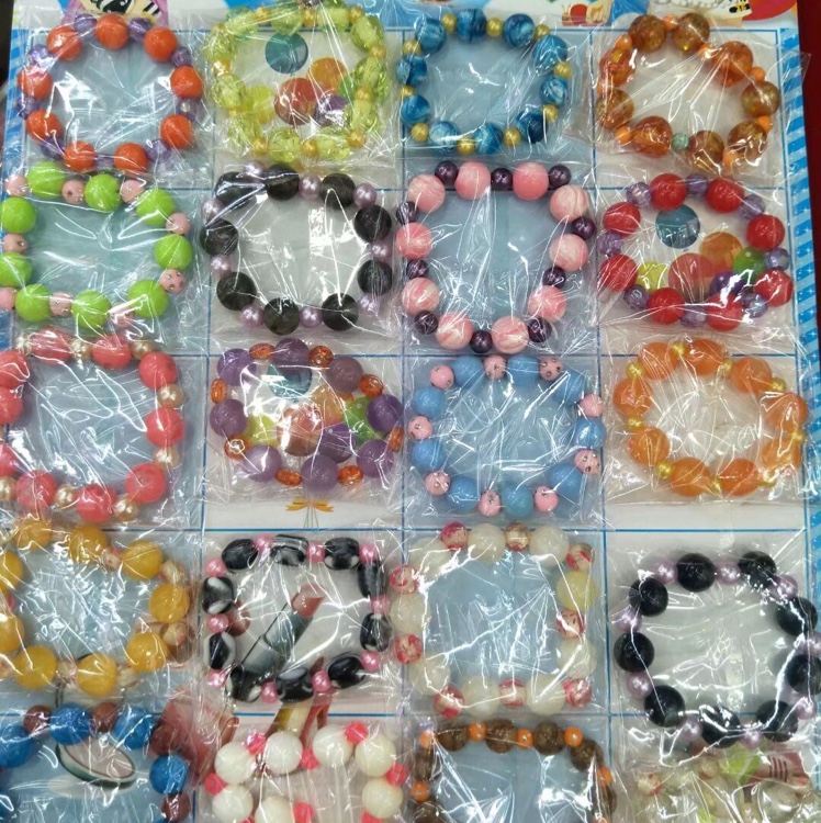Street vendors supply children's jewelry crystal bracelet beads bracelet