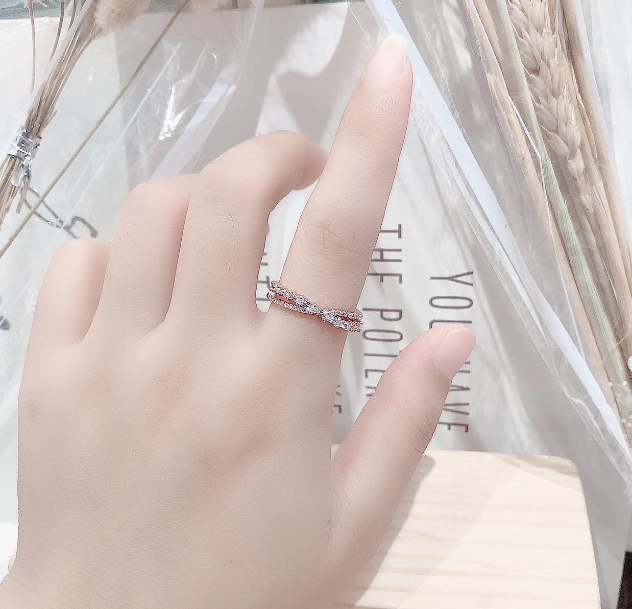 Fashionable cross-set diamond joint ring, a trendy and unique women's ring, a niche and super fairy-like girl's ring Specification image