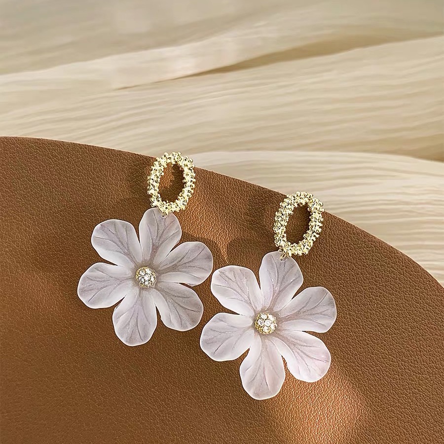 Flower hot style earrings thumbnail