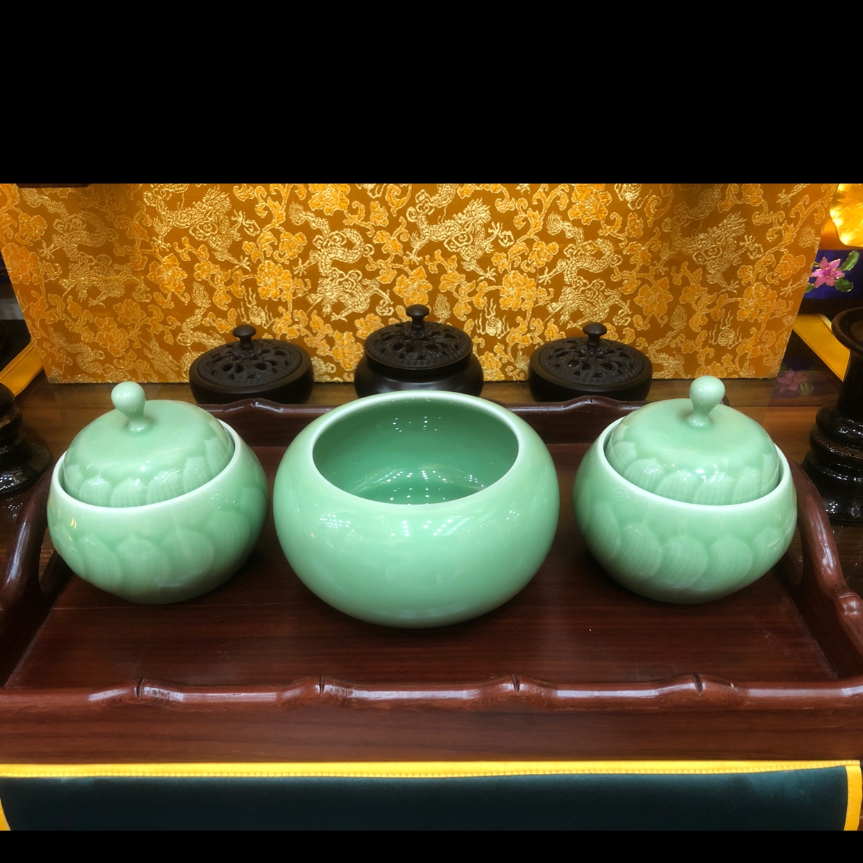 龙泉青瓷供具
香炉 粉盅产品图